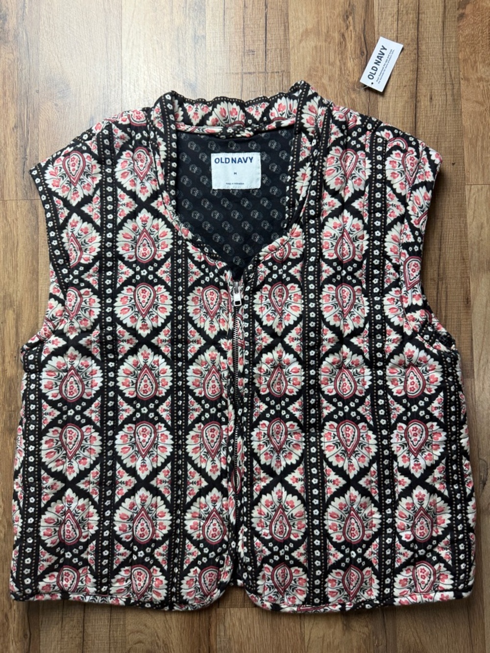 ❗️NWT❗️Women’s Old Navy Black/Red Cream Paisley Quilted Zip-Front Vest Medium